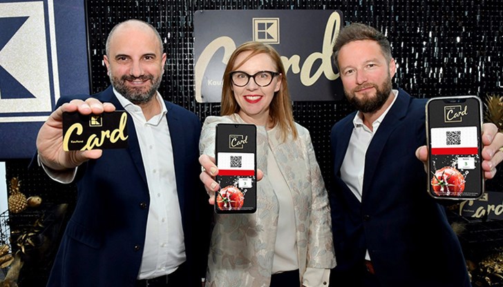 На снимката от ляво надясно: Ялчин Джем, търговски директор на Kaufland България, Катерина Ушева, маркетинг директор на Kaufland България, Валтер Волф, главен изпълнителен директор на Kaufland България На снимката от ляво надясно: Ялчин Джем, търговски директор на Kaufland България, Катерина Ушева, маркетинг директор на Kaufland България, Валтер Волф, главен изпълнителен директор на Kaufland България