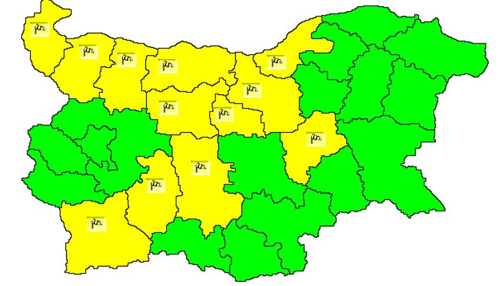 Над България преминава студен атмосферен фронт Над България преминава студен атмосферен фронт