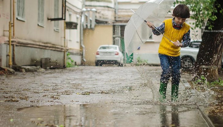Краткотрайни валежи с гръмотевици се очакват предимно в Източна България