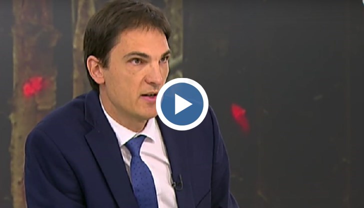 „През последните 20 години българските гори не се стопанисват от лесовъди. Те се стопанисват от кметове, политици, депутати, областни управители и свързаните с тях фирми”, обясни  Дунчев