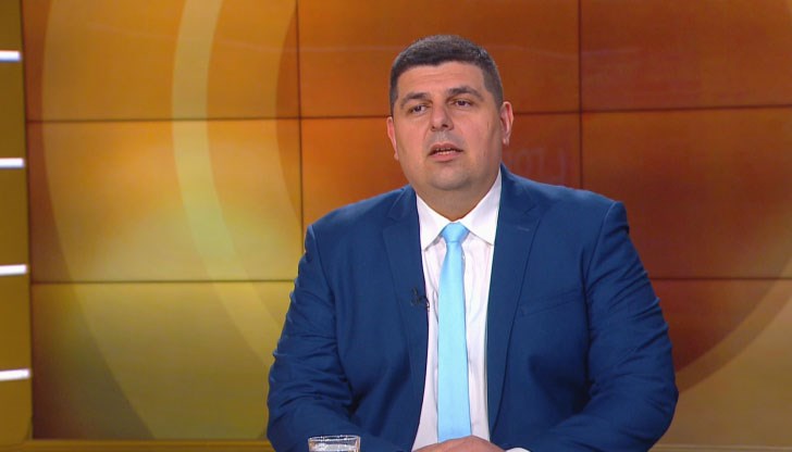 Няма да има разпад на управляващата коалиция и предсрочни избори”, убеден е депутатът от “Демократична България”