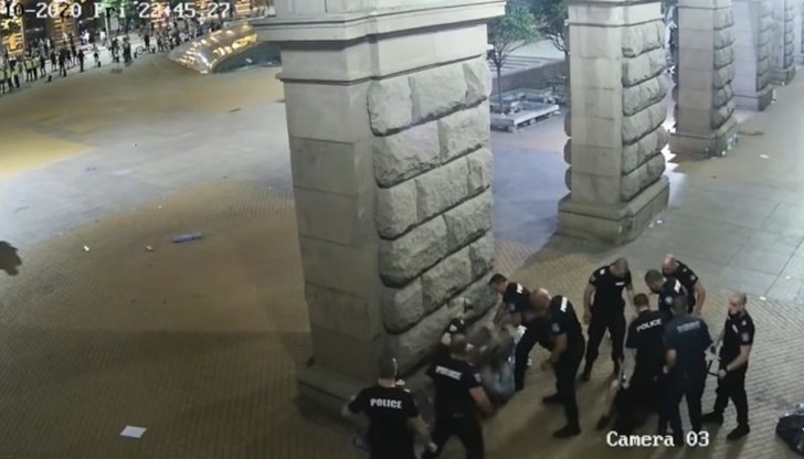 Андон Андонов е уволнен незаконно от бюрото за защита, реши административният съд Андон Андонов е уволнен незаконно от бюрото за защита, реши административният съд