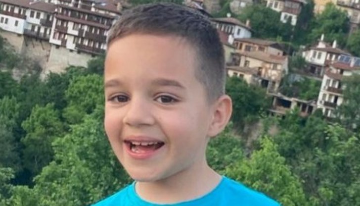 "Често не мога да му схвана сметките, не ги разбирам, защото са на много високо ниво. Намира математика във всяко нещо. Това е божа работа“, казва майка му Кремена "Често не мога да му схвана сметките, не ги разбирам, защото са на много високо ниво. Намира математика във всяко нещо. Това е божа работа“, казва майка му Кремена