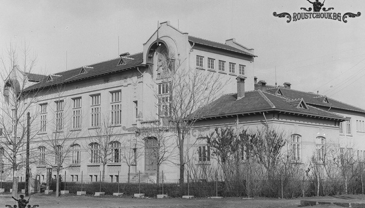 Сградата на Механо-техническото училище, около 1935 г.