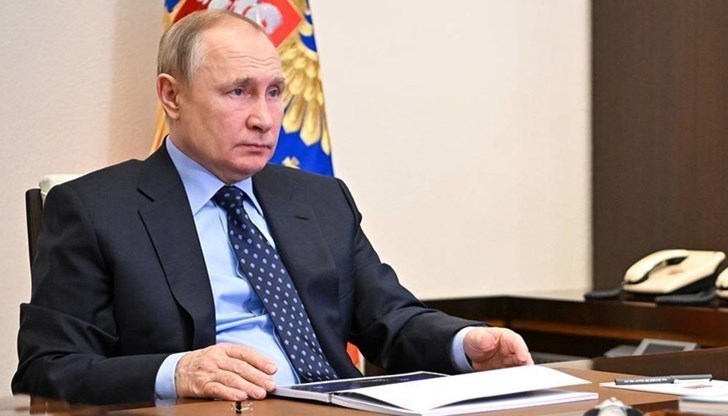 "До края на годината руският президент Владимир Путин ще бъде изпратен в санаториум,  от който няма да излезе като лидер на Русия", каза Ричард Диърлов