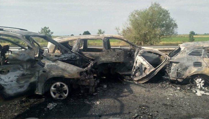 Късно снощи беше възстановено движението по магистрала „Тракия“ в района на верижната катастрофа Късно снощи беше възстановено движението по магистрала „Тракия“ в района на верижната катастрофа