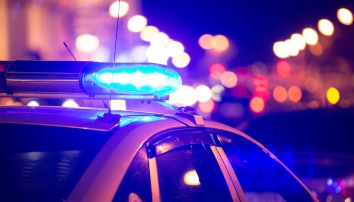 Двамата пострадали са откарани в болница и са настанени за лечение, без опасност за живота