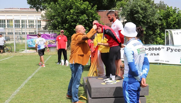 Победителите в превърналия се вече в традиция турнир по стрелба с лък бяха наградени от областния управител на Русе Анатоли Станев