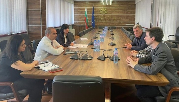 Директорът Михаил Байков препотвърди, че са необходими за изграждане на нова сцена