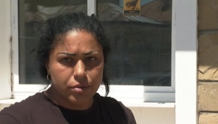 Организаторът на схемата и мъжете на две от шестте му дъщери са задържани за 72 часа Организаторът на схемата и мъжете на две от шестте му дъщери са задържани за 72 часа