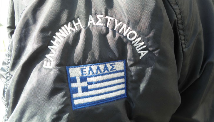 Нелегалната мрежа е свързана с убития преди две седмици от наемни убийци гръцки гражданин Янис Скафтурос, се посочва в статия на гръцкия вестник „Катимерини“