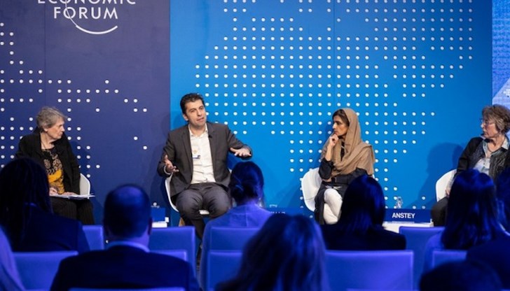 Форумът събира над 2000 икономически и политически лидери, интелектуалци, журналисти и експерти от целия свят