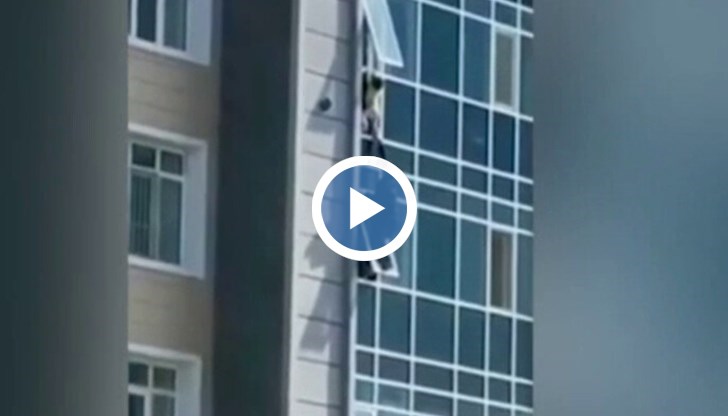 Детето висяло от прозореца на дома си на 8-ия етаж
