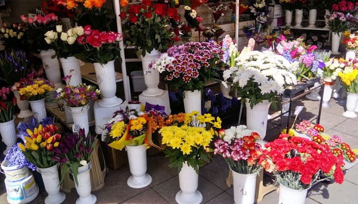 На Деня на майката, 8 май, се продава една четвърт от световната реколта на цветя, а на Деня на влюбените - около 35 %