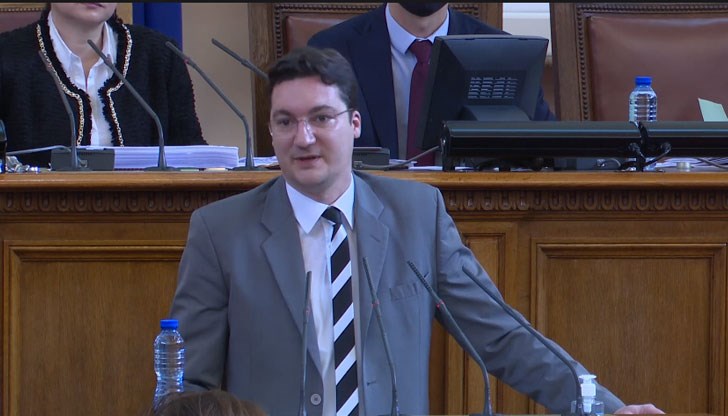 Необходимо е полицаите да са подготвени да разпознават и да реагират адекватно в борбата с този вид престъпления, смята депутатът