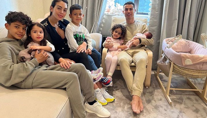 Джорджина публикува снимки на малкото си съкровище, което се казва Есмералда