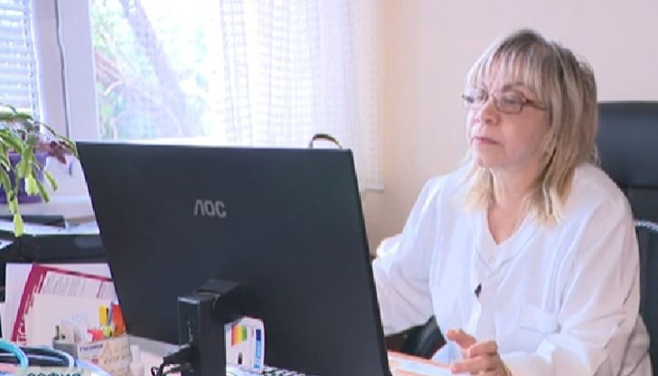 „Аз си спомням един период като студентка, това е било 72-73-та година, всички медици ни направиха ваксини за едра шарка. Беше епидемия тогава“, разказа д-р Зоя Ставрева