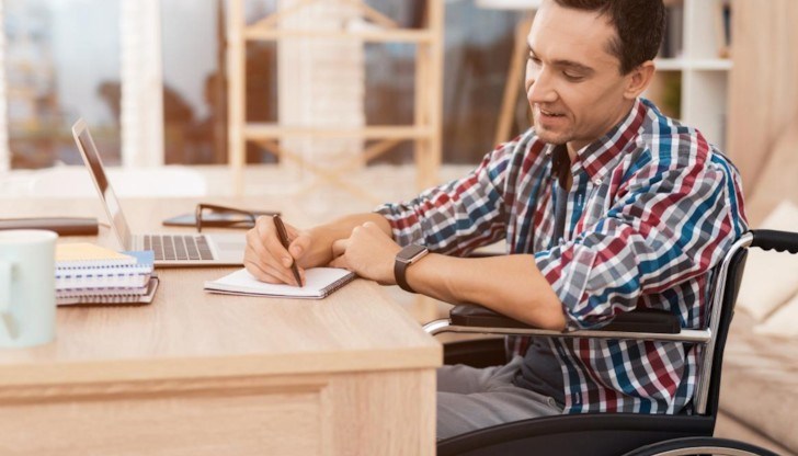 Програмата е за физически лица с 50 и над 50% намалена работоспособност според ТЕЛК или НЕЛК, които нямат фирма и не участват като съдружници в такава Програмата е за физически лица с 50 и над 50% намалена работоспособност според ТЕЛК или НЕЛК, които нямат фирма и не участват като съдружници в такава