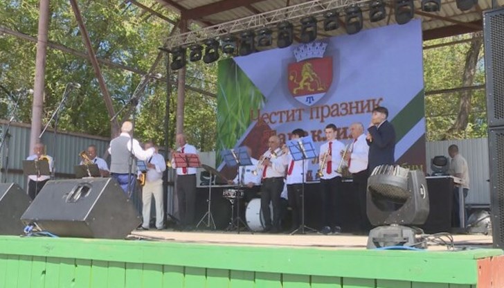На 6 май изселниците от България и гагаузите имат три тържества - Гергьовден, ден на града и Хедерлез - националният празник на Гагаузия