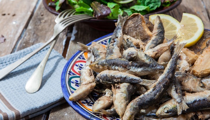 Кафето е между 3,50 и 5 лева, а безалкохолно 7 лева. А много от туристите вече недоволстват Кафето е между 3,50 и 5 лева, а безалкохолно 7 лева. А много от туристите вече недоволстват