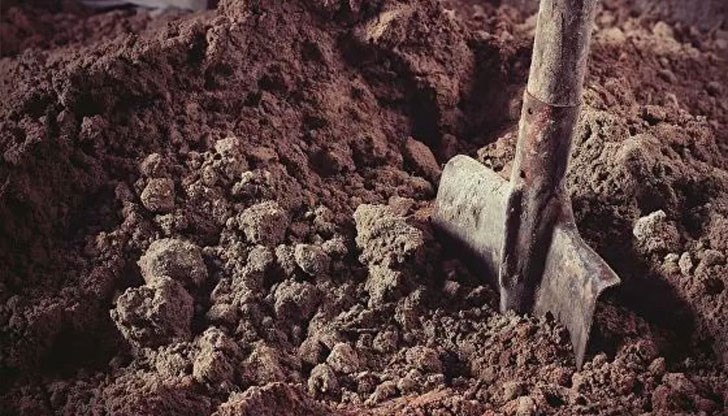 Заравял телата едва на 40 см дълбочина, разкриха разследващи