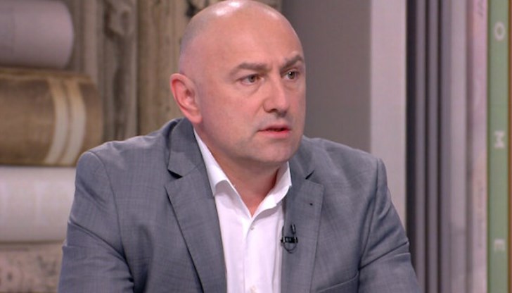 По думите му не е ясно какъв ефект ще произведе пакетът от антикризисни мерки на стойност 2 млрд. лв., който правителството представи през седмицата По думите му не е ясно какъв ефект ще произведе пакетът от антикризисни мерки на стойност 2 млрд. лв., който правителството представи през седмицата