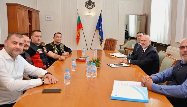 Министърът категорично подкрепи инициативата на мотоклубовете, като посочи, че трябва да бъдат предприети спешни действия, които да подобрят сигурността и безопасността на мотористите по пътищата Министърът категорично подкрепи инициативата на мотоклубовете, като посочи, че трябва да бъдат предприети спешни действия, които да подобрят сигурността и безопасността на мотористите по пътищата