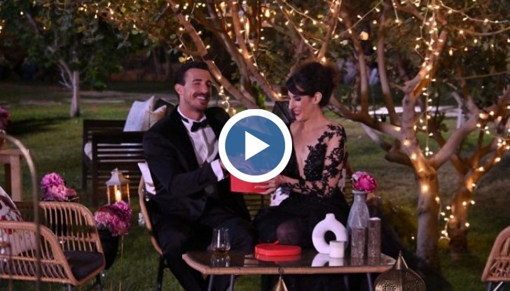 Всички звуци, използвани в ремикса, са създадени от самото клипче, всеки един инструмент е семплиран, поясни композиторът