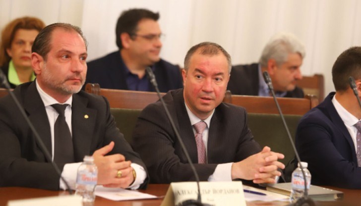 Това каза един от членовете на енергийния регулатор Александър Йорданов. Той обаче уточни, че техните заявления са направени преди компаниите да получат компенсации за по-големите си разходи Това каза един от членовете на енергийния регулатор Александър Йорданов. Той обаче уточни, че техните заявления са направени преди компаниите да получат компенсации за по-големите си разходи