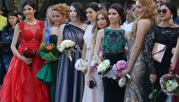 Костюм или рокля сега надхвърлят 700 лева, срещу 500-600 през миналата година