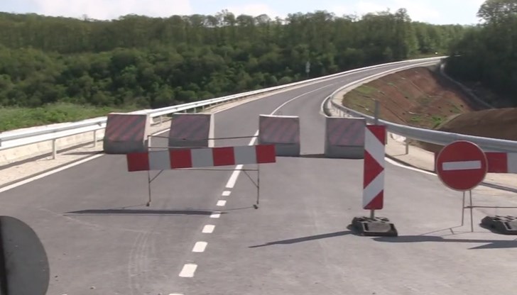 Все още няма подписан дори Акт 15 за установяване годността за приемане на строежа, тъй като има спор между изпълнителя и строителния надзор Все още няма подписан дори Акт 15 за установяване годността за приемане на строежа, тъй като има спор между изпълнителя и строителния надзор