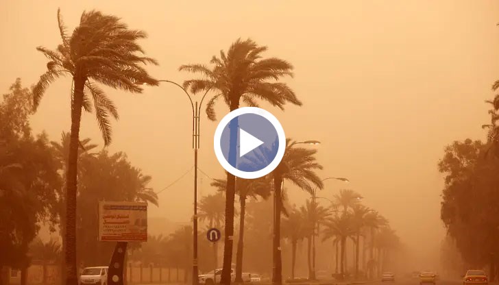 Това е седмата поред пясъчна буря, която връхлетя страната през последния месец