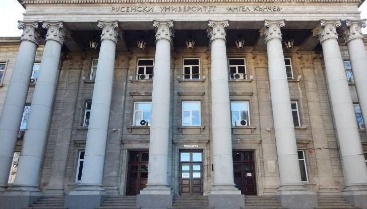 Председателят на Съвета на ректорите проф. Анастас Герджиков допълни, че доброволното обединяване е много по-добър вариант от сливанията, особено ако решенията са взети по административен път