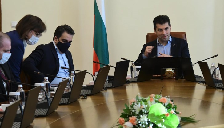 Чудовищна инфлация, ужасна война в съседство, газов рекет от страна на Москва, кошмарно наследство от ерата "Борисов" Чудовищна инфлация, ужасна война в съседство, газов рекет от страна на Москва, кошмарно наследство от ерата "Борисов"