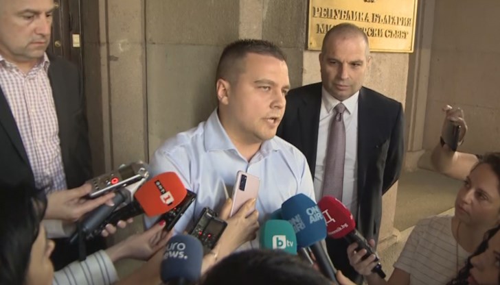 Депутатът Станислав Баланов коментира, че все още не се знае какви разговори се водят, а вече има обявени мерки в публичното пространство