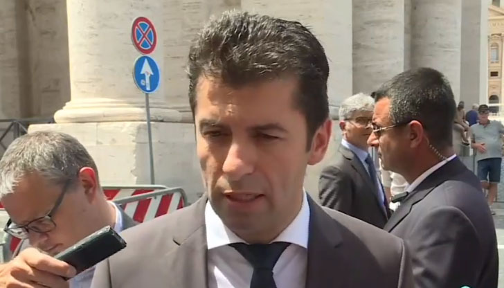 "Папа Франциск е благословил работата на правителството и е казал,