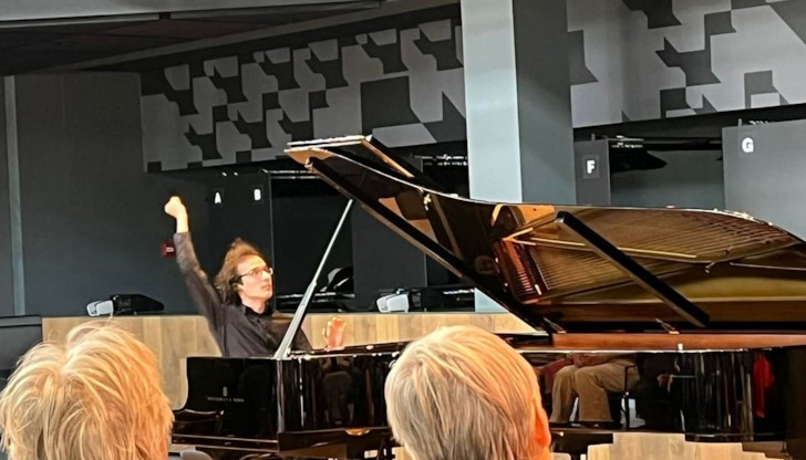 Пианистът от Русе Николай Димитров ще представя България на форума