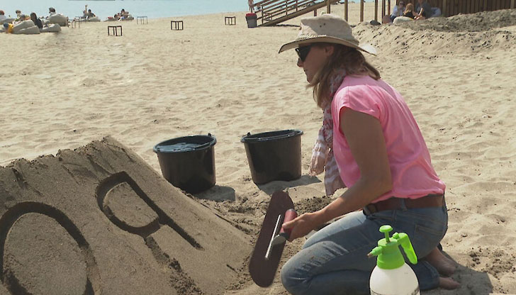 Жестът е на артистичното семейство Пол и Реми Хогарт На