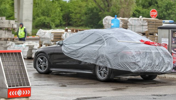 По неофициална информация откраднатата сума е около 100 хиляди леваПродължава