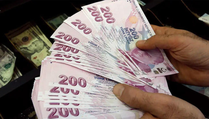 Тази сутрин стойността на турската национална валута е спаднала до