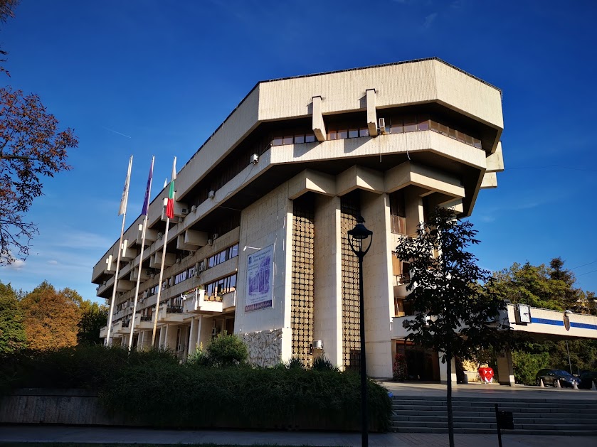 Петима учители и директори на образователни институции от областта ще