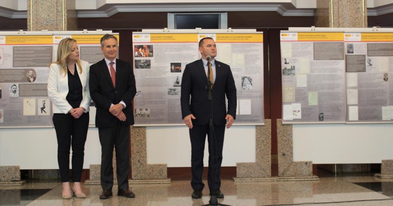 Днес във фоайето на Доходното здание кметът на Русе Пенчо