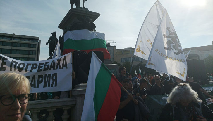 Недоволните твърдят още, че парите в държавата са свършили и