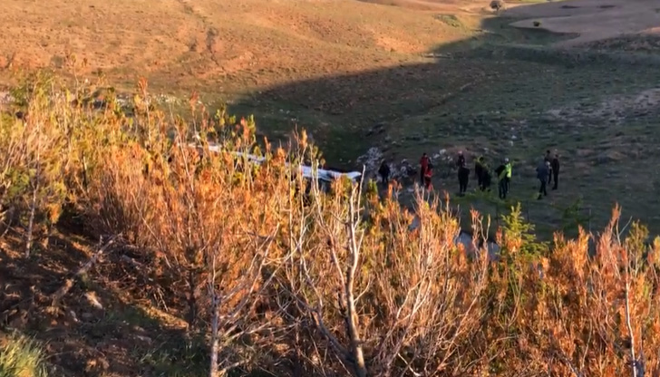 Най-малко двама души загинаха и 42 бяха ранени, петима от