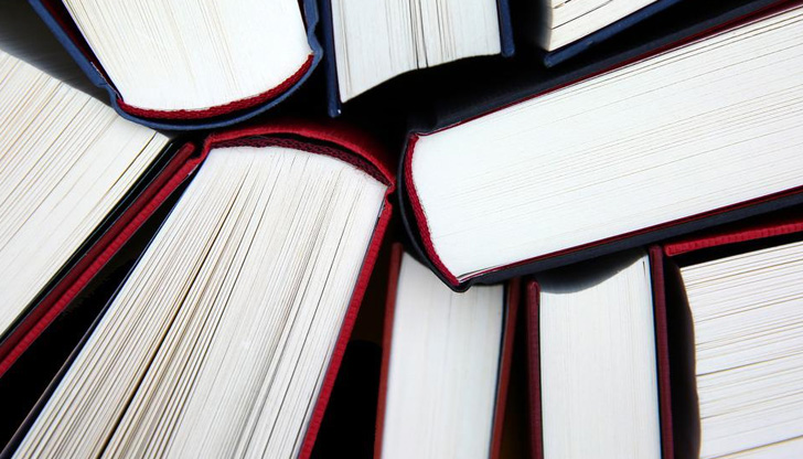 С национално турне в 15 града &bdquo;Книги за смет&ldquo;, ще