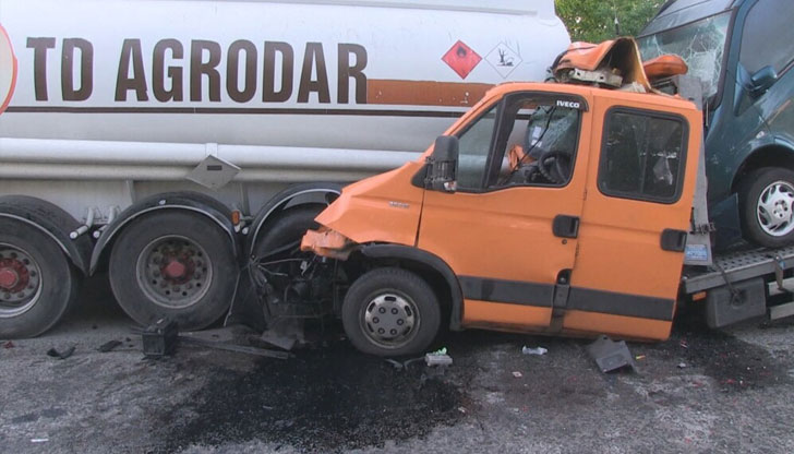 Движението по бул. "България" в посока Дунав мост е спряно