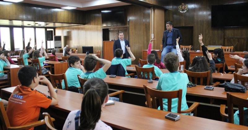 Днес 45 деца от 4 клас на ОУ &bdquo;Олимпи Панов&ldquo;