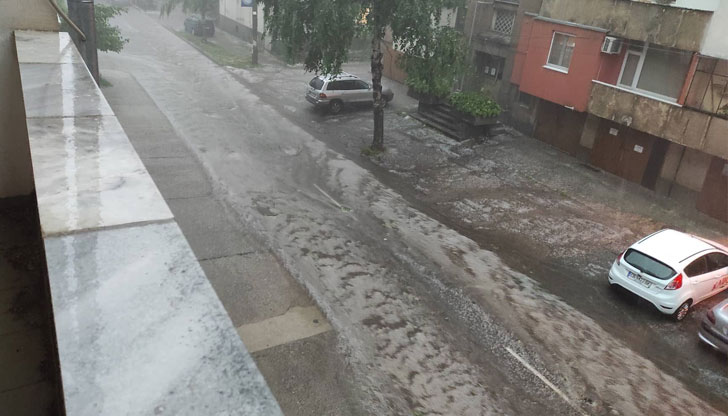 Градушка падна и във Враца в неделя вечертаИнтензивните валежи продължиха