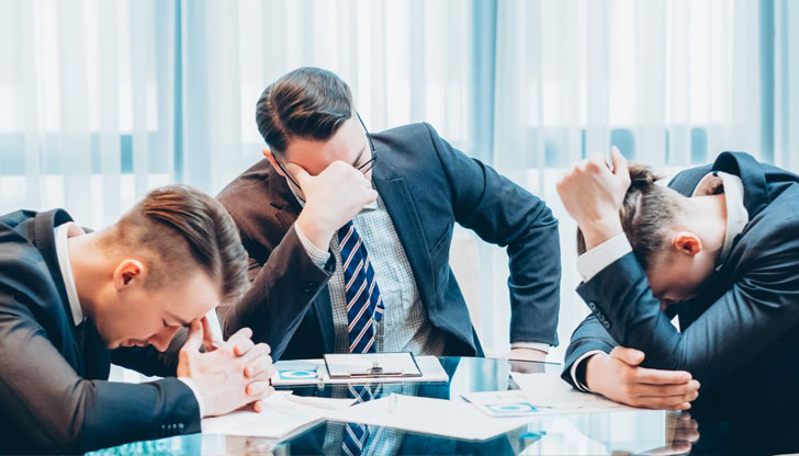 Политиците си правят експерименти, взимат мерки под натиска на улицата,