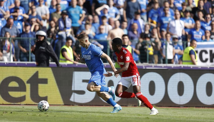 Отборите на ЦСКА и Левски играят при резултат 0:1 във